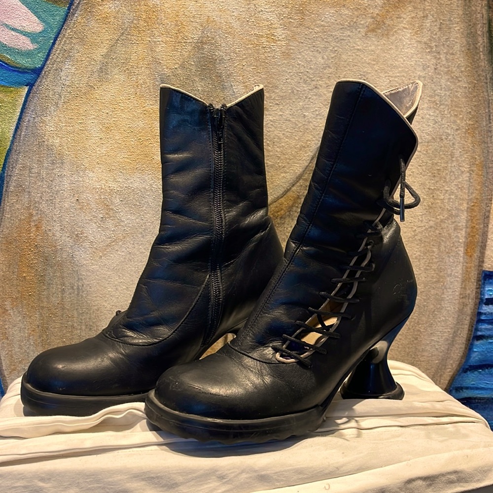 Mini Lover Corset-Laced Fluevogs. Amazing!